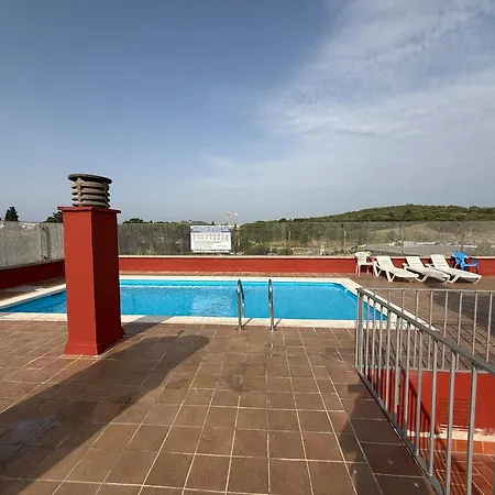 Skyline Pool 료렛 드 마르
